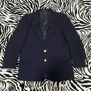 Burberrys luxurious Vintage men’s navy blue 100% wool suit blazer gold buttons